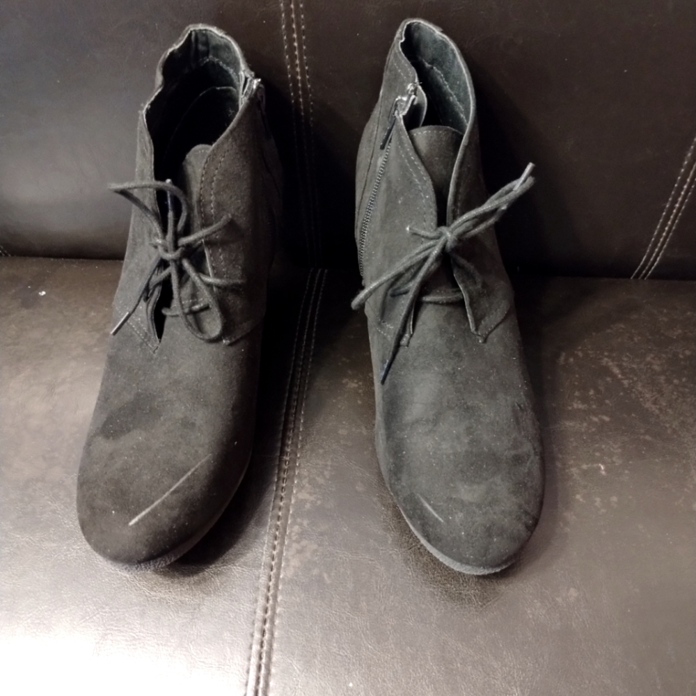 TARGET HEELED BOOTS. Suede WOMEN'S SIZE 11, JET BLACK